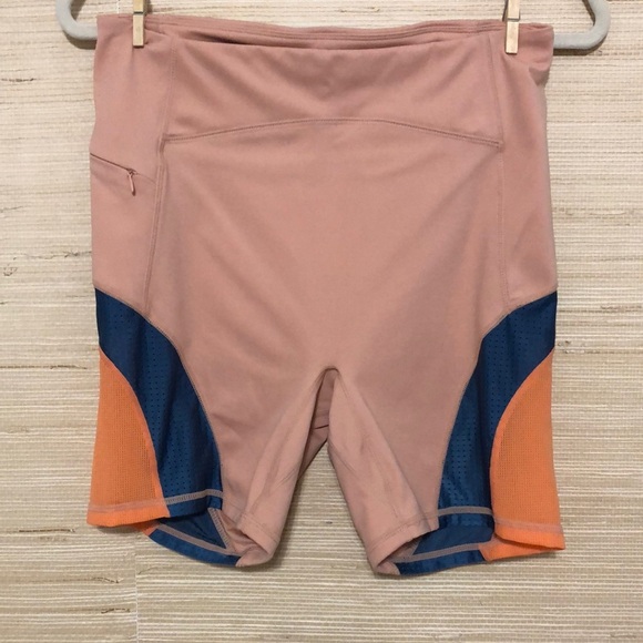 Women's Fabletics High- Waisted Motion 365 Run Athletic Short 6” - Picture 2 of 16